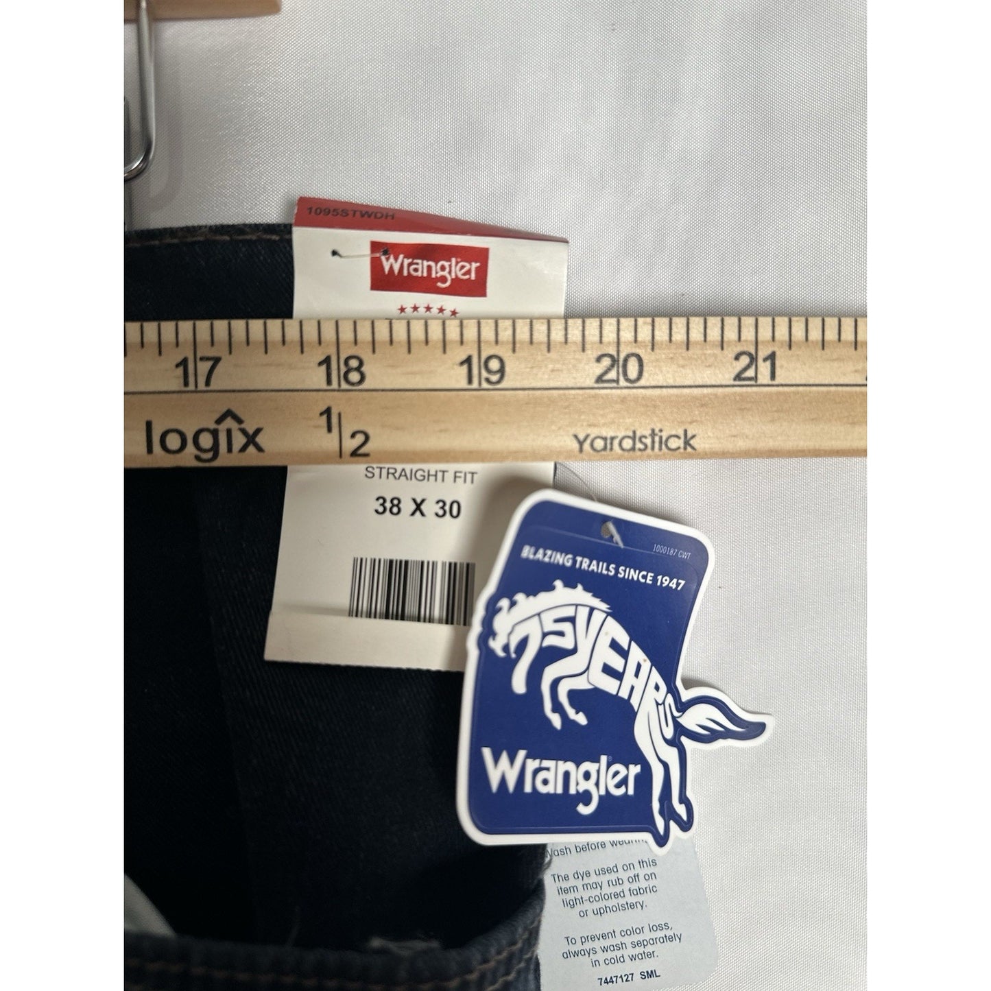 Wrangler Striaght Fit Mens Sz 38 x 30 Stretch Dark Wash Capsule Everyday