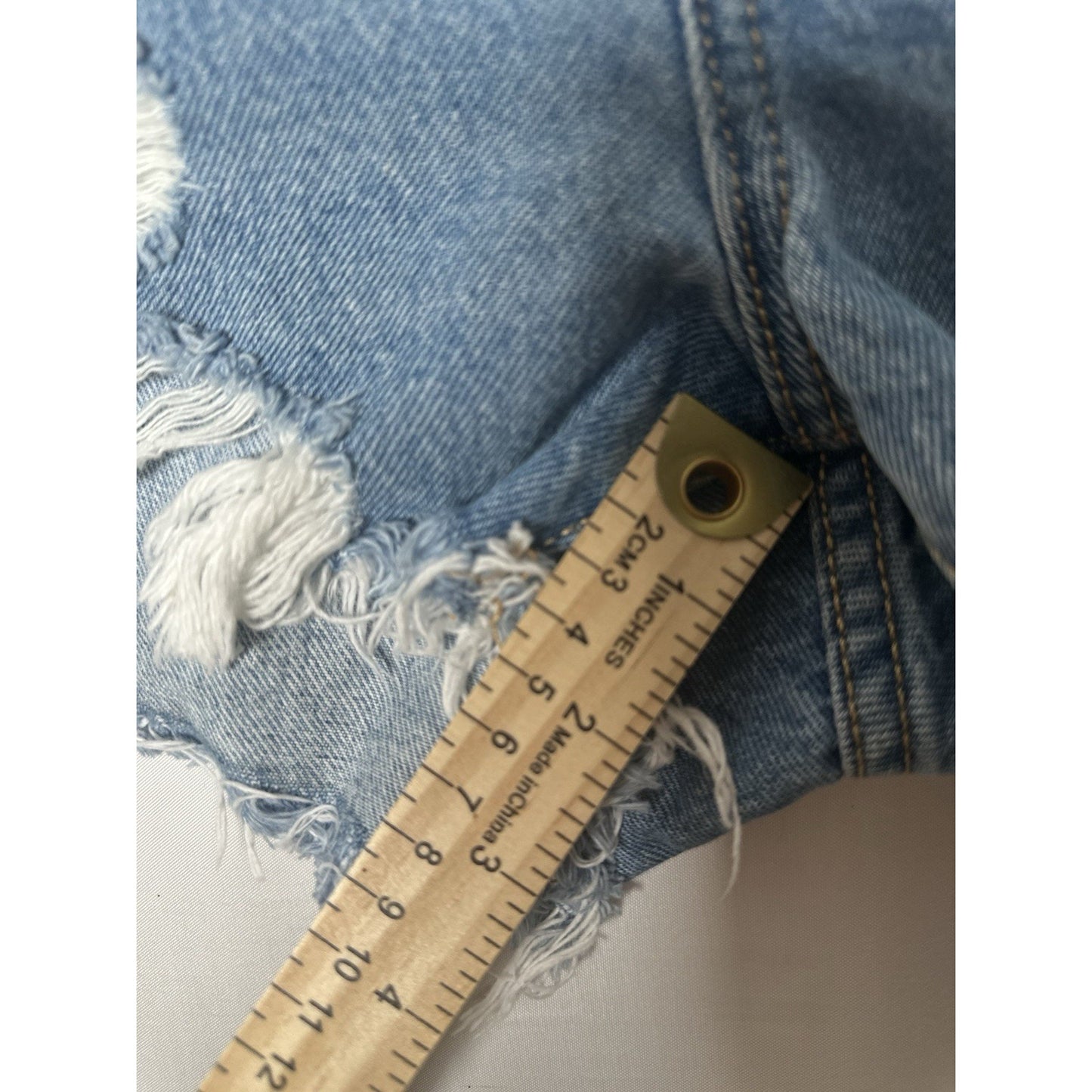 Levis 501 Raw Hem Denim Jean Shorts Womens Sz 32 Button Fly Distressed Staple