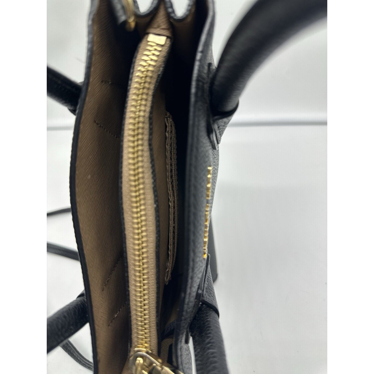 MICHAEL KORS Mercer Medium Pebbled Leather Crossbody Bag in Black Careercore