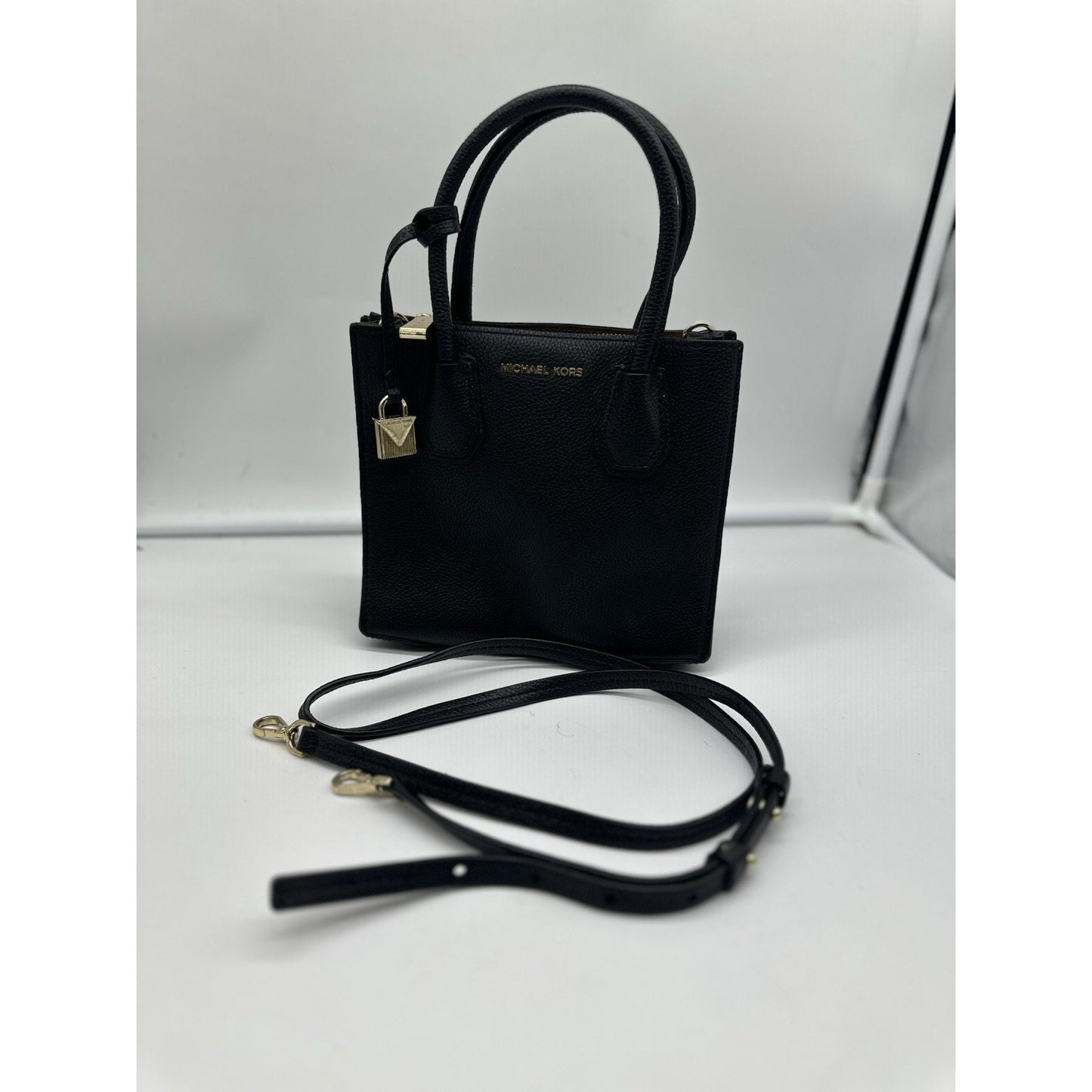 MICHAEL KORS Mercer Medium Pebbled Leather Crossbody Bag in Black Careercore