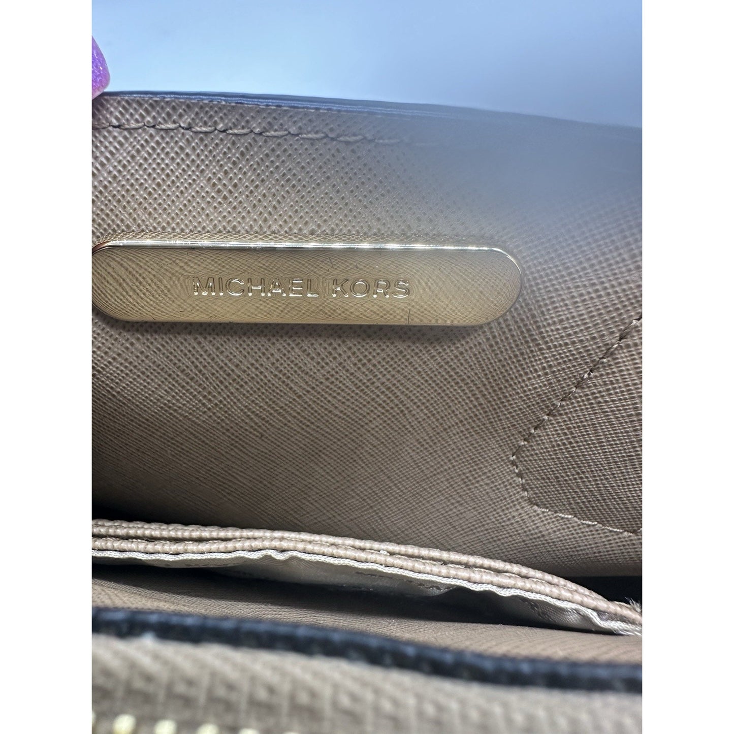 MICHAEL KORS Mercer Medium Pebbled Leather Crossbody Bag in Black Careercore