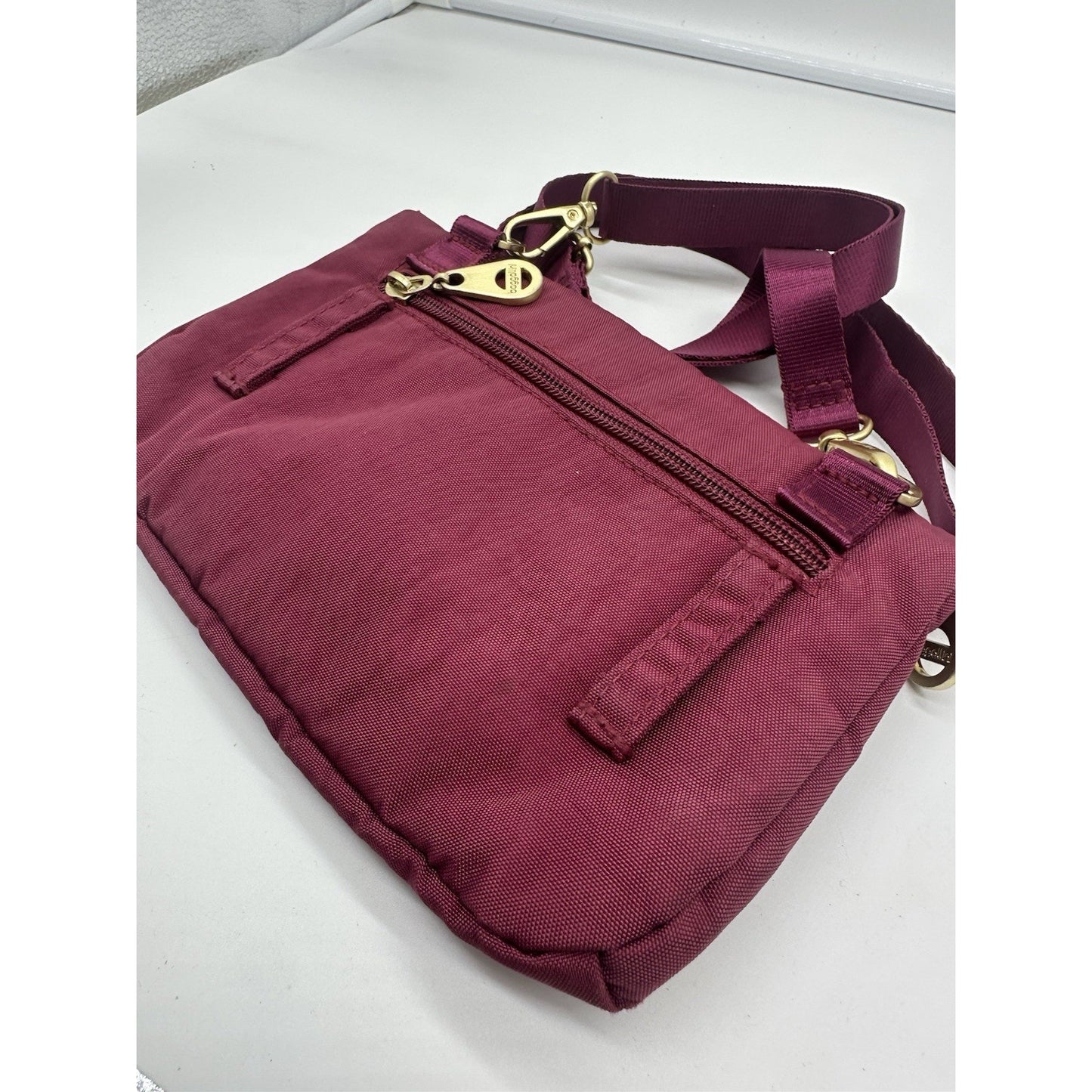 BAGGALLINI Twist Lock Crossbody Small Purse Organizer Pink Magenta Pockets Bag