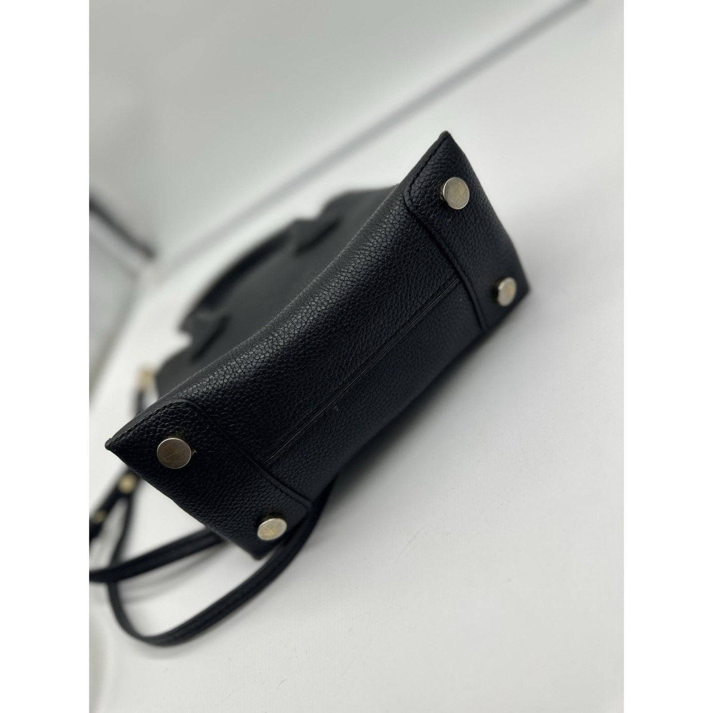MICHAEL KORS Mercer Medium Pebbled Leather Crossbody Bag in Black Careercore