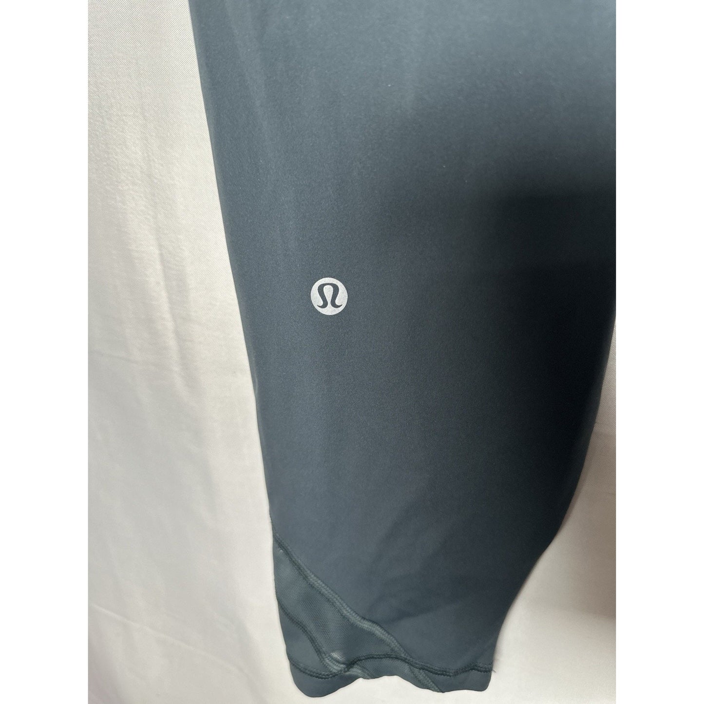 Lululemon Cropped Leggings Womens Sz 10 Green Athletic Athliesure Yoga Running