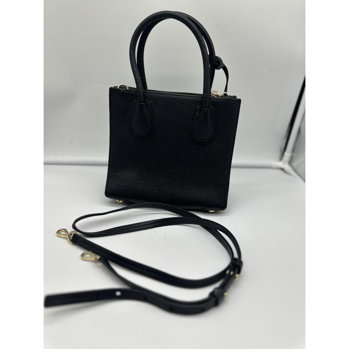 MICHAEL KORS Mercer Medium Pebbled Leather Crossbody Bag in Black Careercore