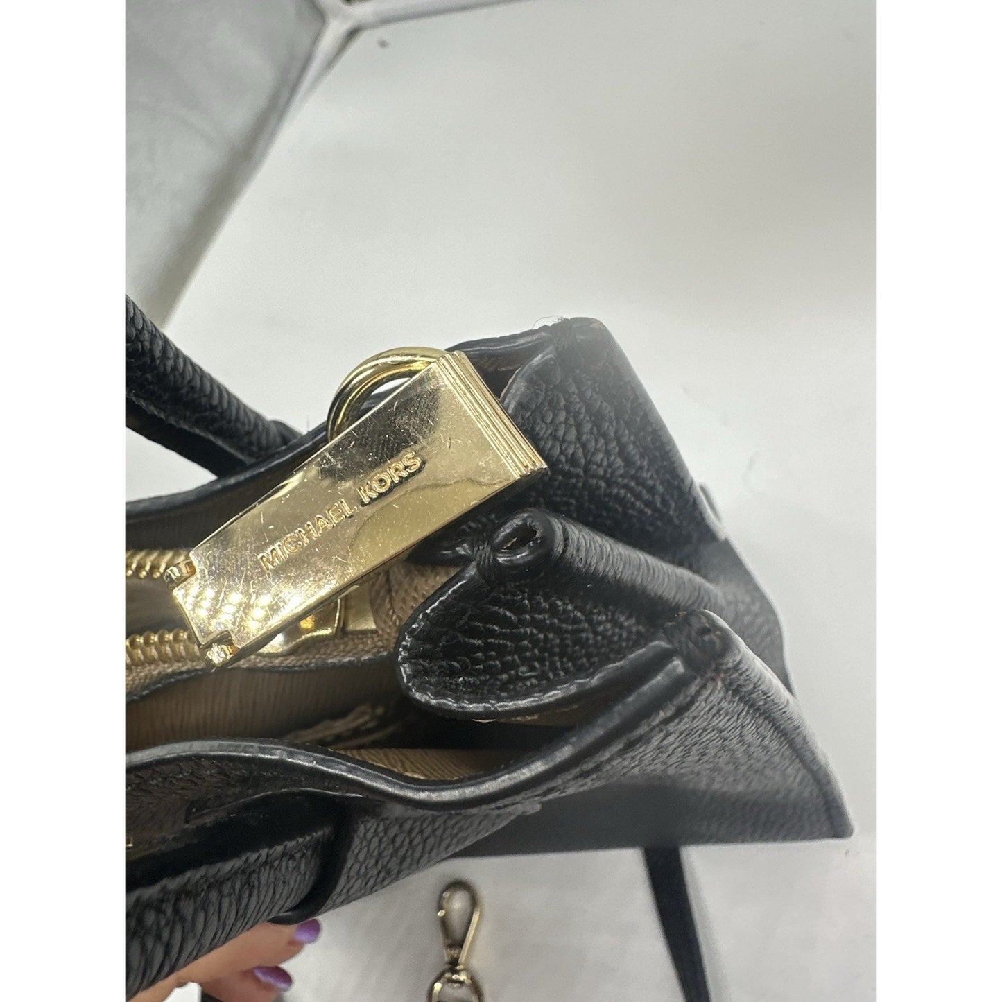 MICHAEL KORS Mercer Medium Pebbled Leather Crossbody Bag in Black Careercore
