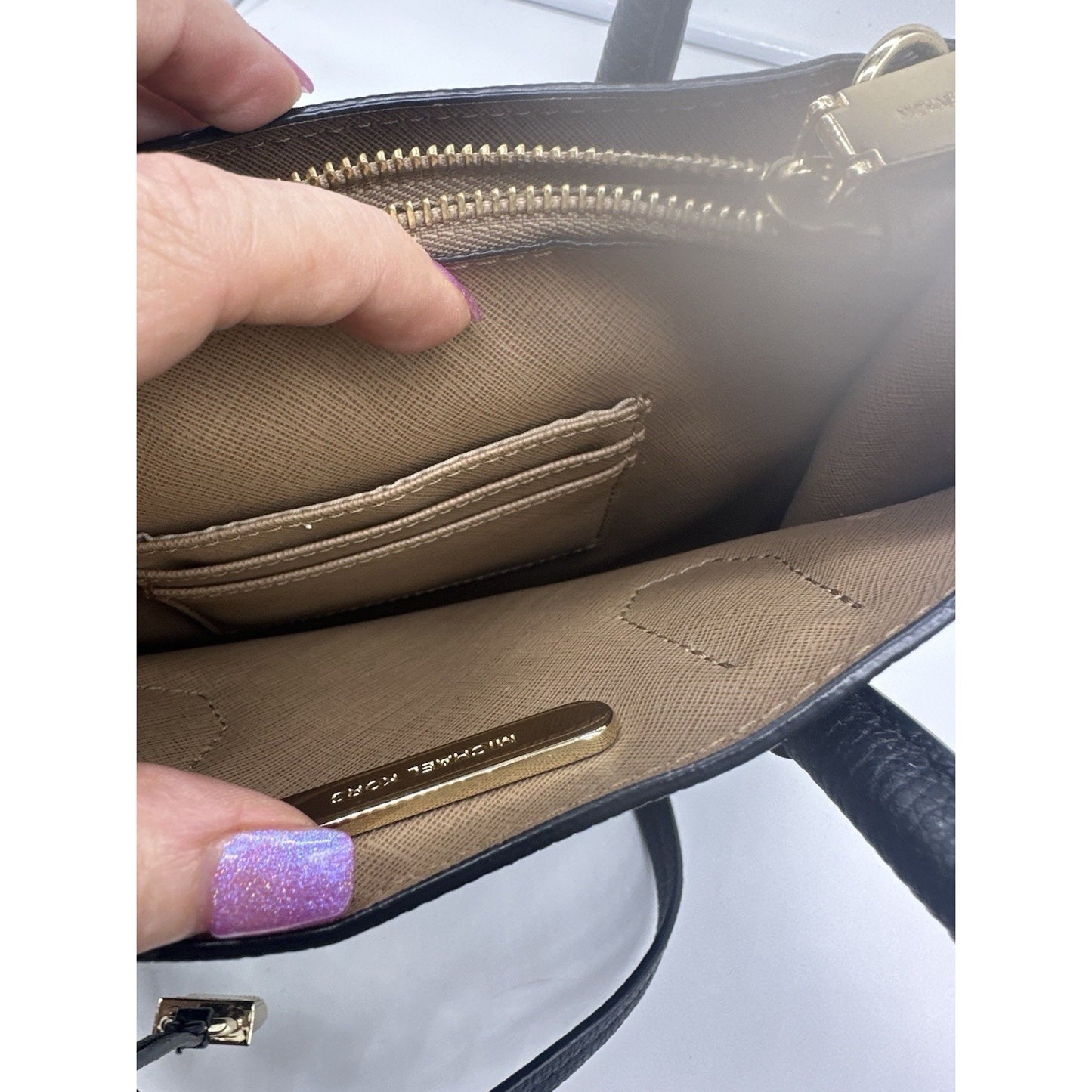 MICHAEL KORS Mercer Medium Pebbled Leather Crossbody Bag in Black Careercore
