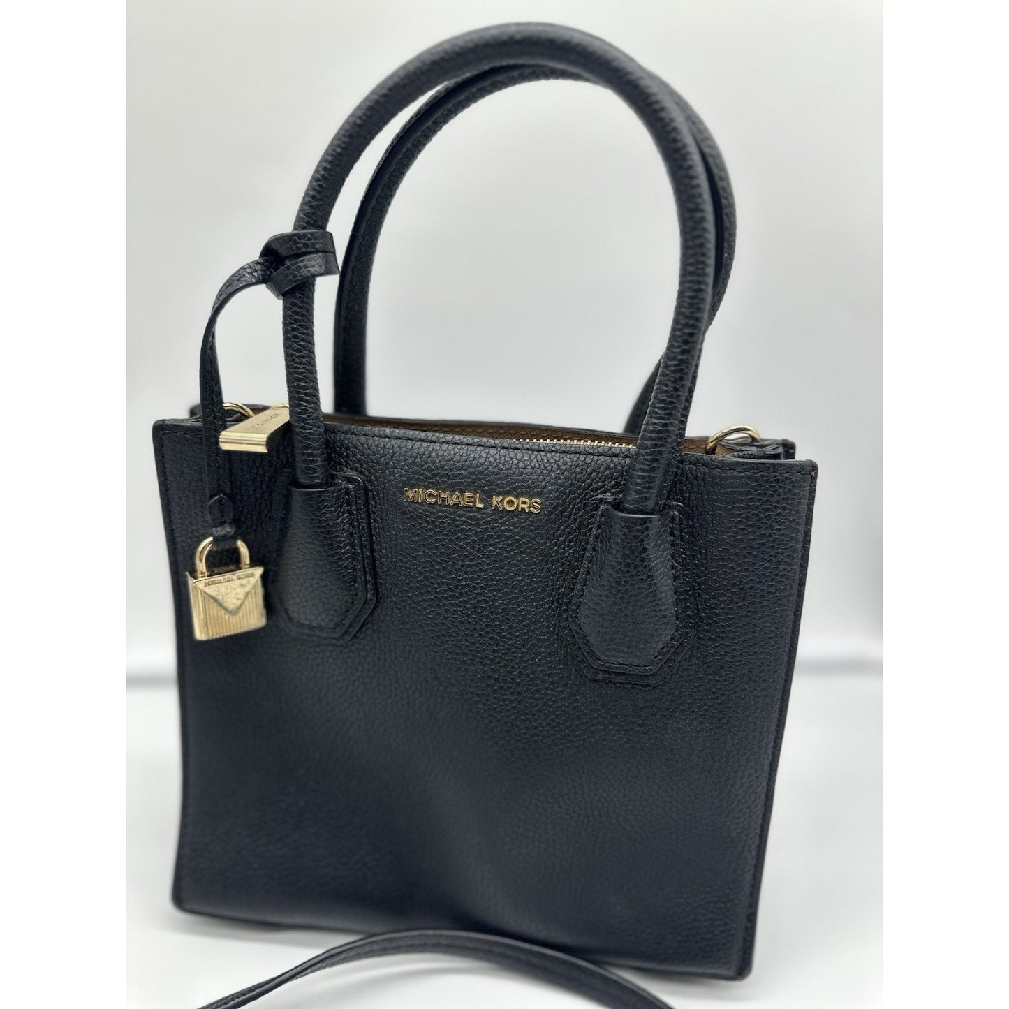 MICHAEL KORS Mercer Medium Pebbled Leather Crossbody Bag in Black Careercore