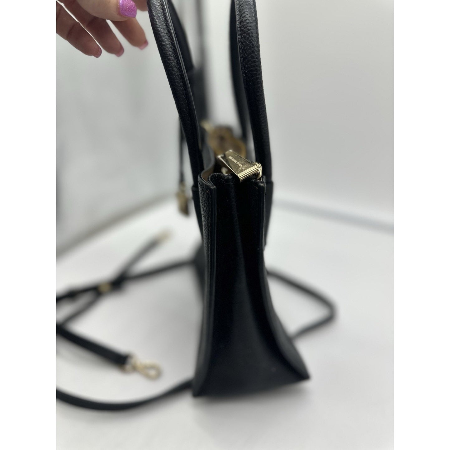 MICHAEL KORS Mercer Medium Pebbled Leather Crossbody Bag in Black Careercore