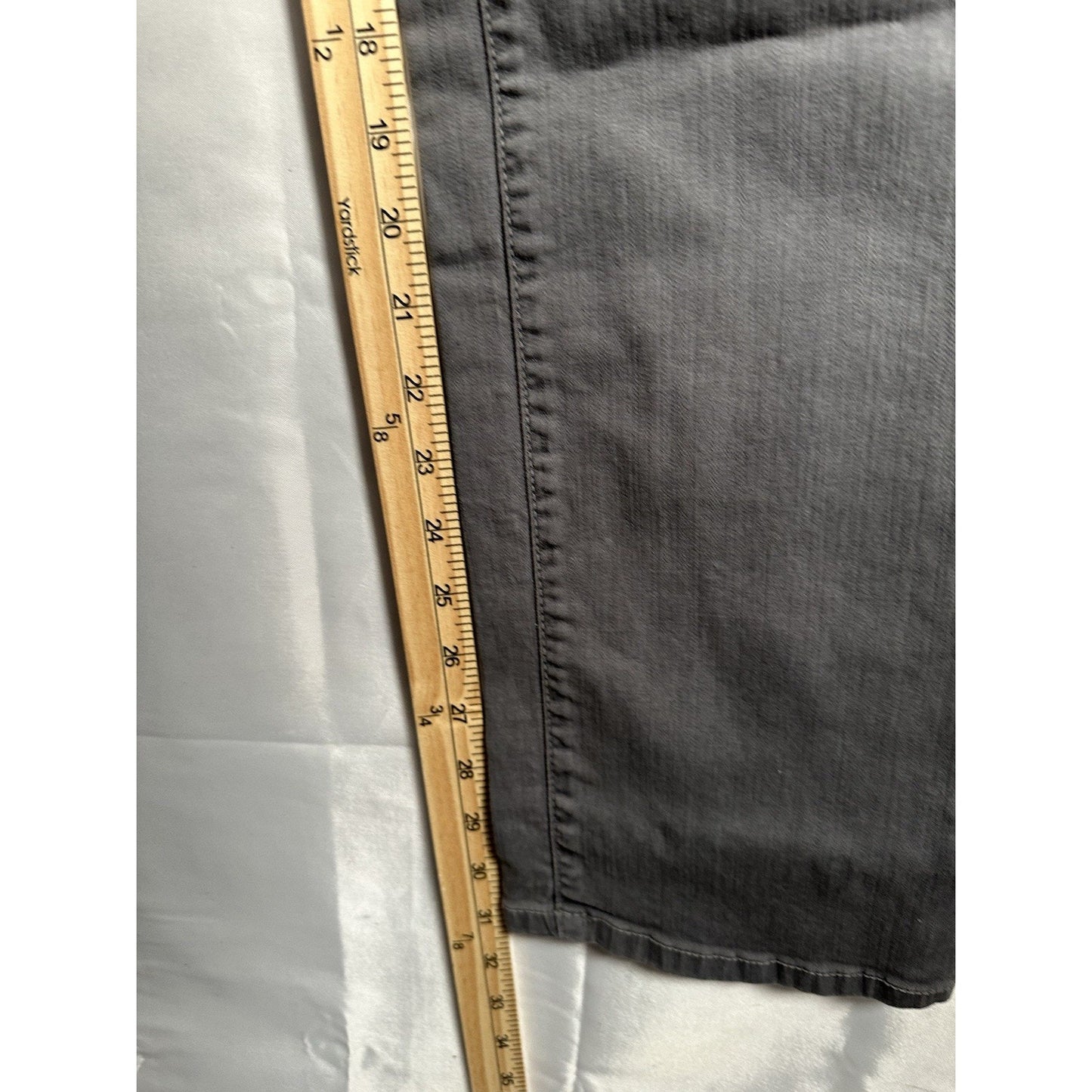 NYDJ Lift & Tuck Jeans Womens Sz 8 Gray Straight Leg Everyday Basic Staple Goth
